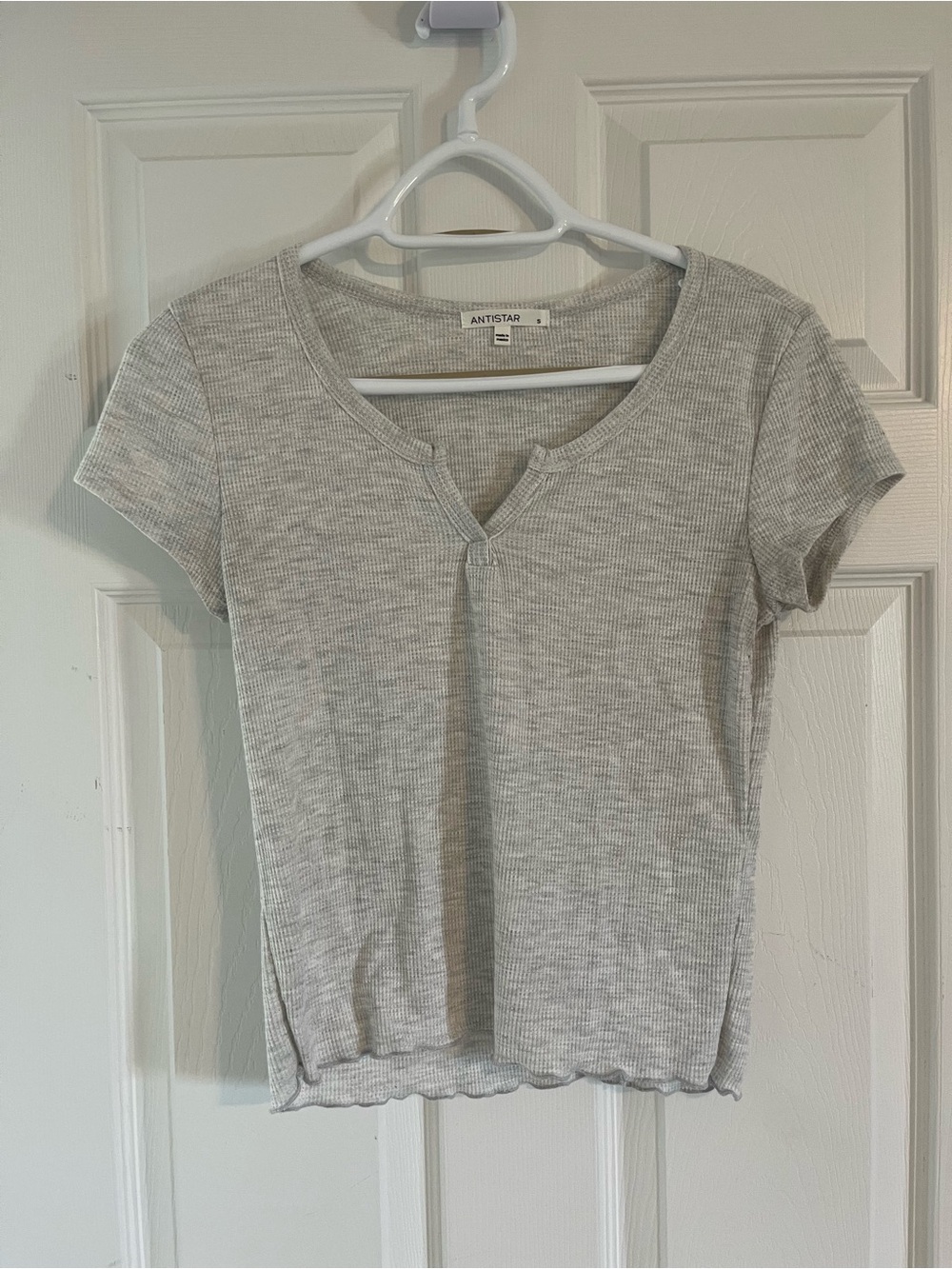 Antistar Women's Light Gray Ribbed Short Sleeve Tee with Notch Neck
